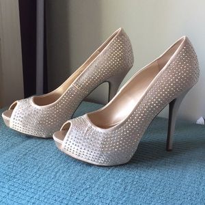 Sparkly nude pumps
